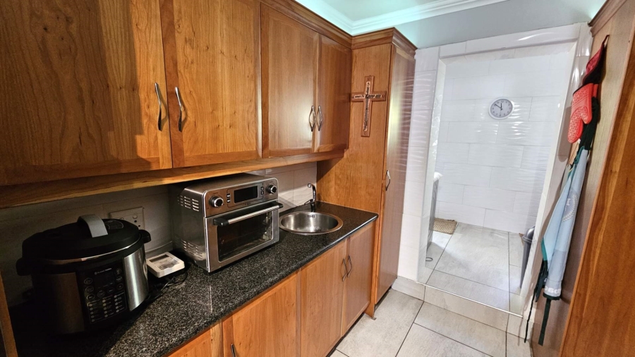 4 Bedroom Property for Sale in Ifafi North West